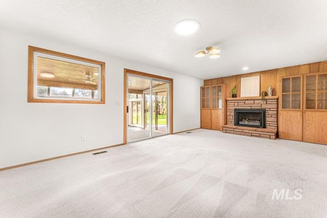 9625 W Halstead Dr, Boise, ID 83704