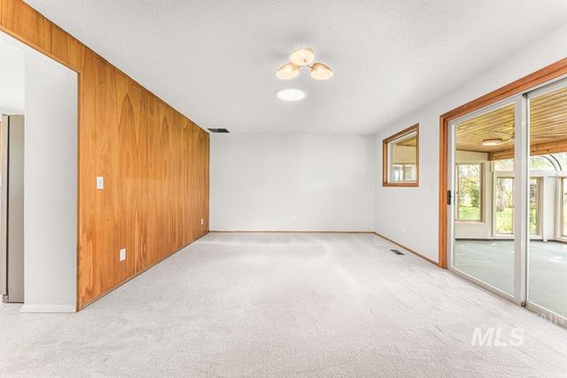 9625 W Halstead Dr, Boise, ID 83704