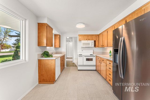 9625 W Halstead Dr, Boise, ID 83704