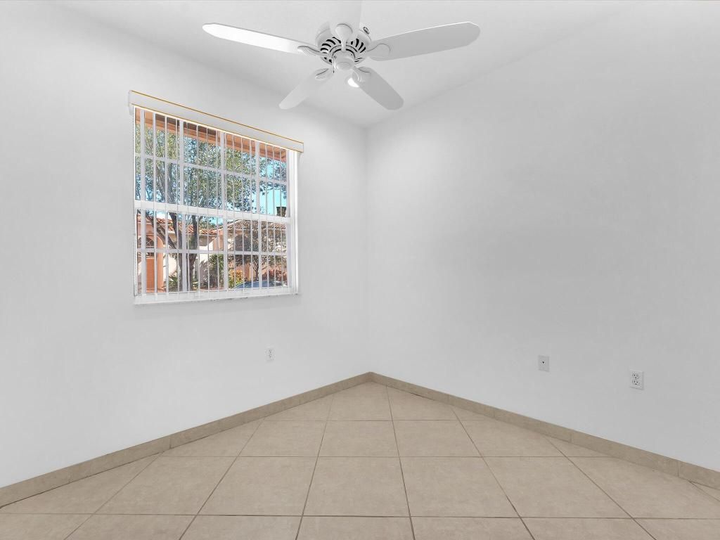 Image 12 of property listing at 7863 NW 61st Terrace, Parkland, FL 33067