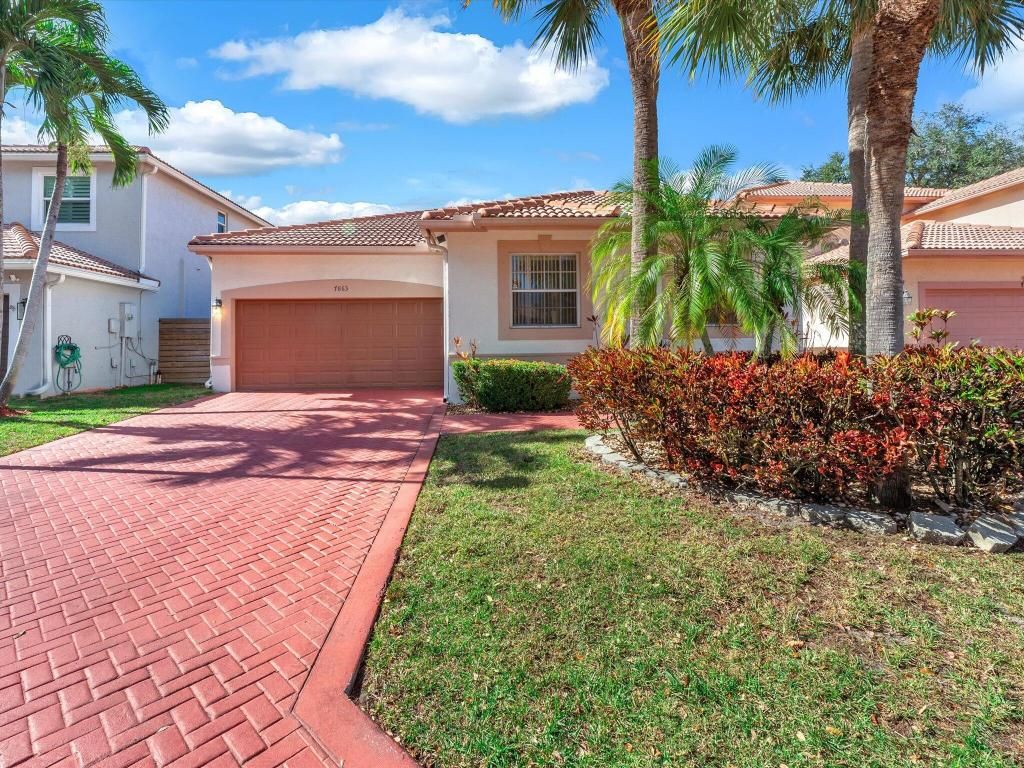 Image 4 of property listing at 7863 NW 61st Terrace, Parkland, FL 33067