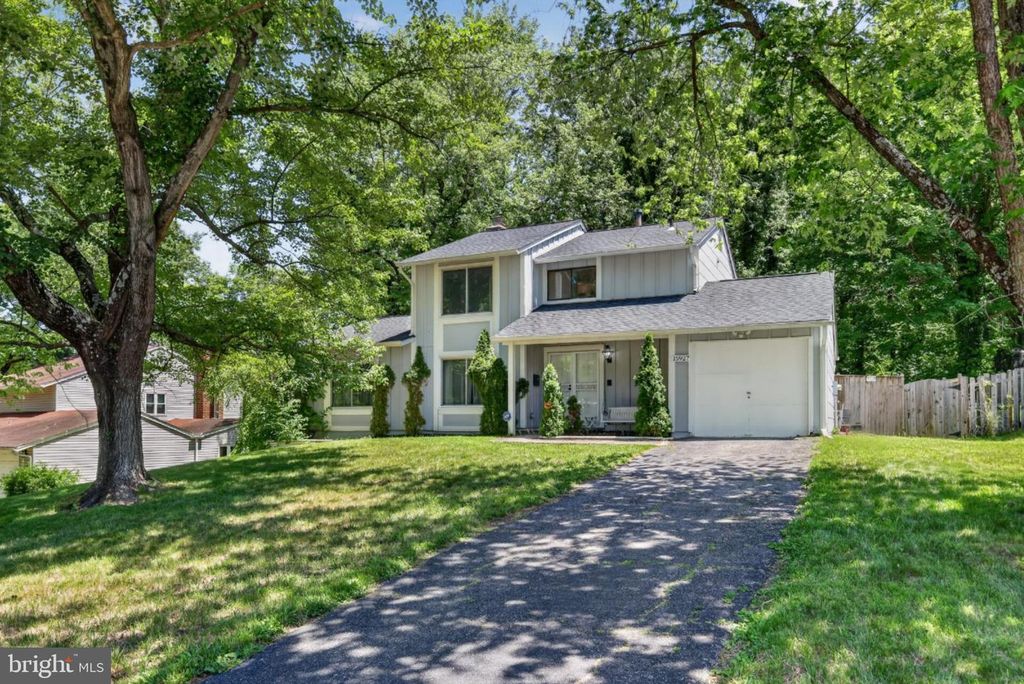 Image 1 of property listing at 15927 PEACH WALKER DR, Bowie, MD 20716