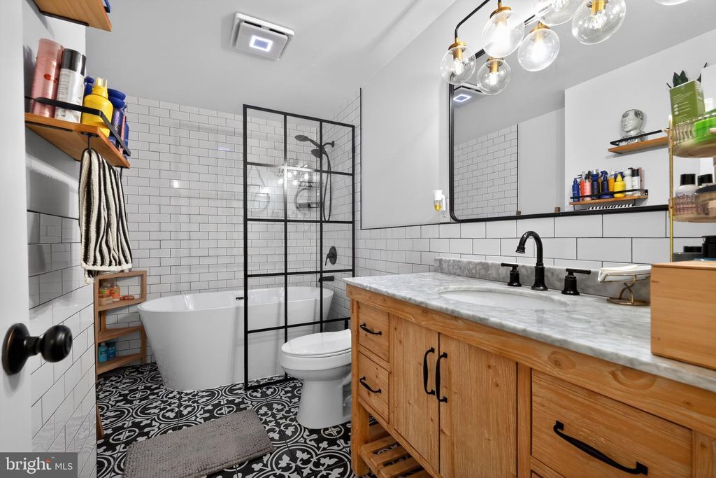 Image 21 of property listing at 15927 PEACH WALKER DR, Bowie, MD 20716