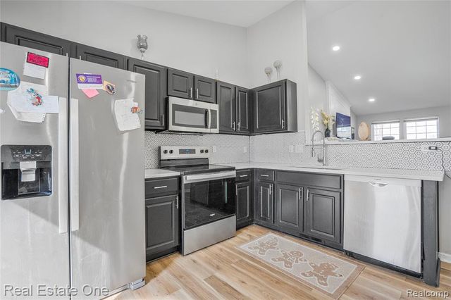 1575 Pebble Beach Drive, Pontiac, MI 48340