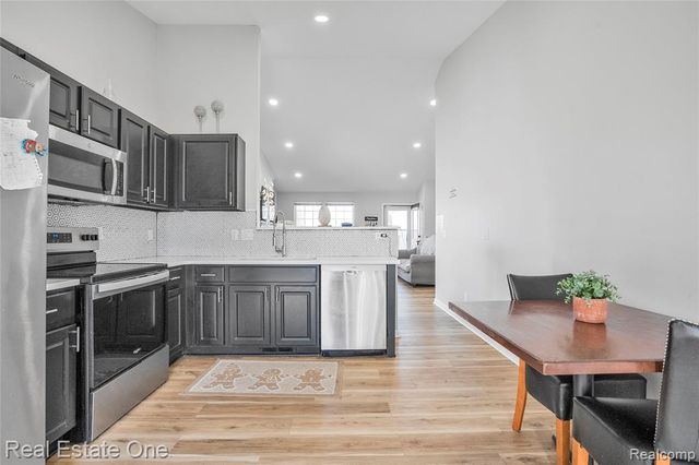 1575 Pebble Beach Drive, Pontiac, MI 48340