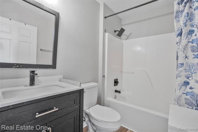 1575 Pebble Beach Drive, Pontiac, MI 48340