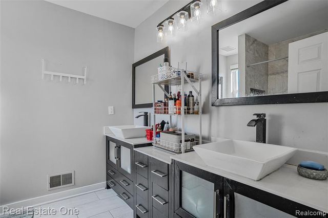 1575 Pebble Beach Drive, Pontiac, MI 48340