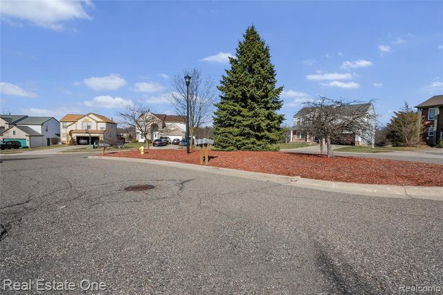 1575 Pebble Beach Drive, Pontiac, MI 48340