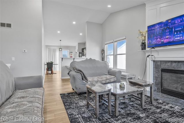 1575 Pebble Beach Drive, Pontiac, MI 48340