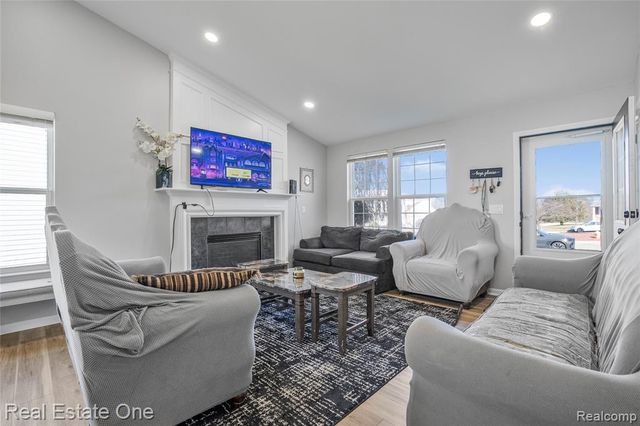 1575 Pebble Beach Drive, Pontiac, MI 48340