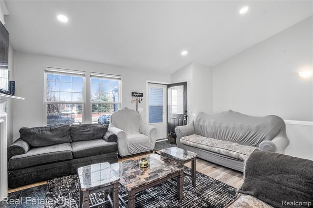 1575 Pebble Beach Drive, Pontiac, MI 48340