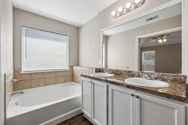 217 Troy Lane, Red Oak, TX 75154