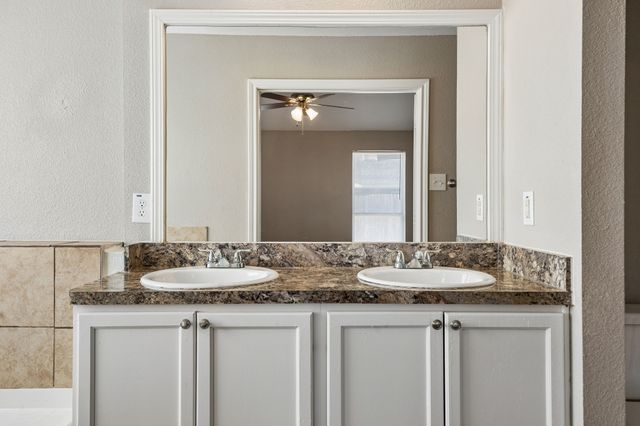 217 Troy Lane, Red Oak, TX 75154