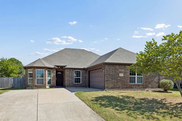 217 Troy Lane, Red Oak, TX 75154