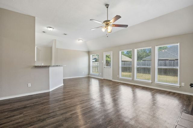217 Troy Lane, Red Oak, TX 75154