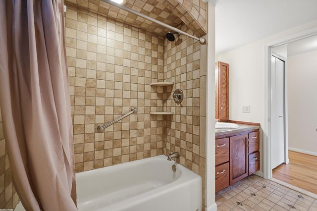 31651 Carmody Street, Warren, MI 48092