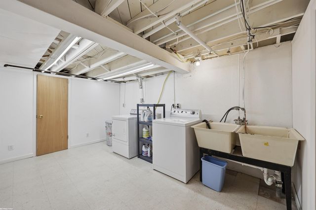 31651 Carmody Street, Warren, MI 48092