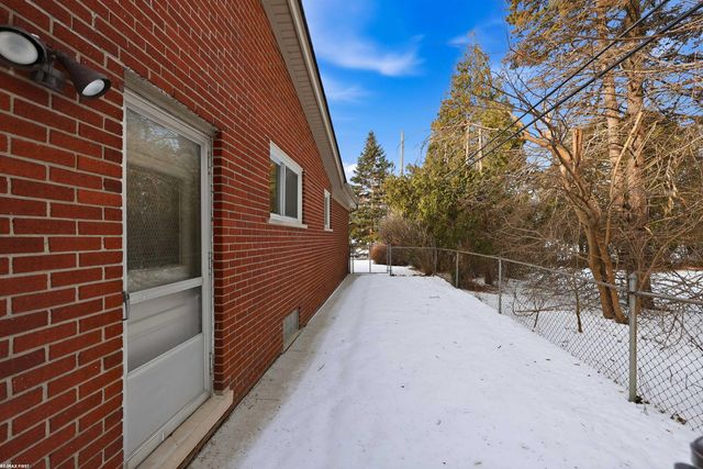 31651 Carmody Street, Warren, MI 48092