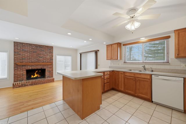 31651 Carmody Street, Warren, MI 48092