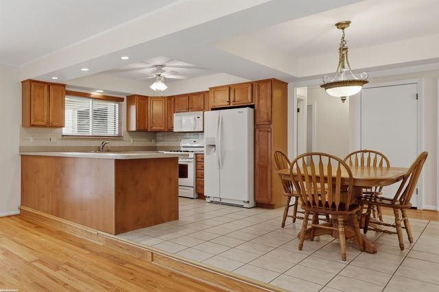 31651 Carmody Street, Warren, MI 48092