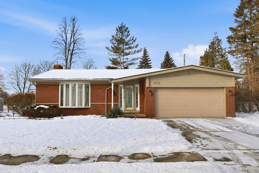 31651 Carmody Street, Warren, MI 48092