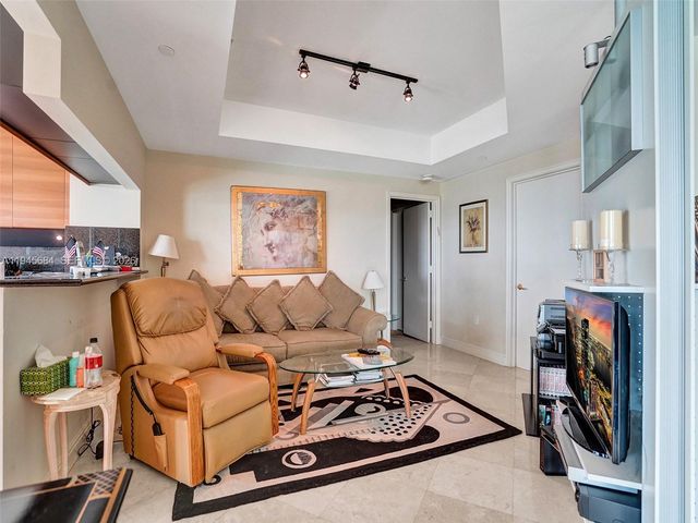 19955 NE 38th Court 901, Aventura, FL 33180
