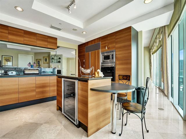 19955 NE 38th Court 901, Aventura, FL 33180