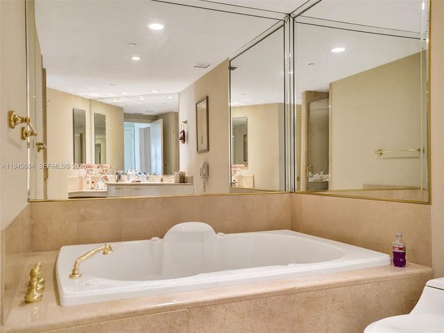19955 NE 38th Court 901, Aventura, FL 33180