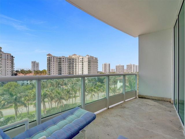 19955 NE 38th Court 901, Aventura, FL 33180