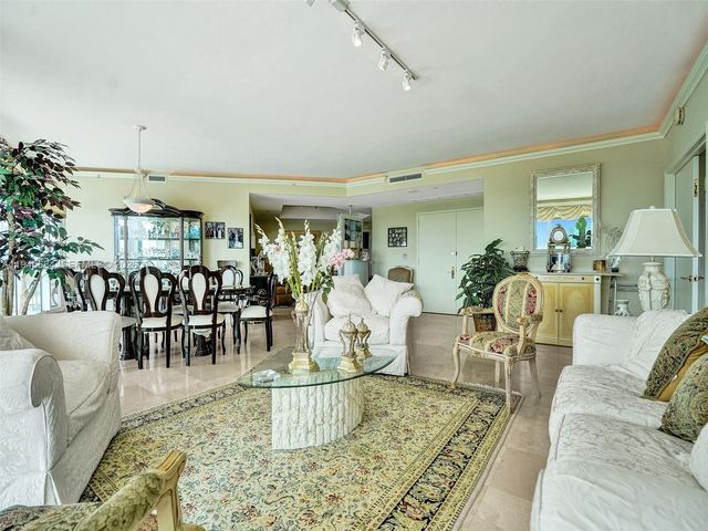 19955 NE 38th Court 901, Aventura, FL 33180
