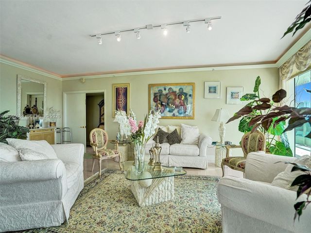 19955 NE 38th Court 901, Aventura, FL 33180