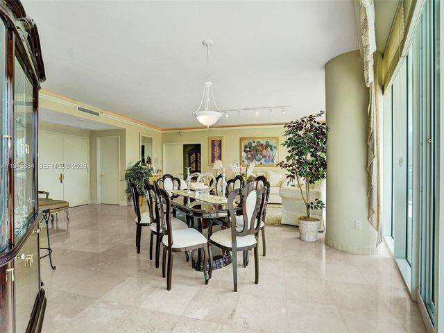19955 NE 38th Court 901, Aventura, FL 33180