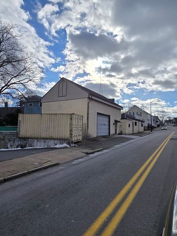 67-69 Austin St, New Bedford, MA 02740