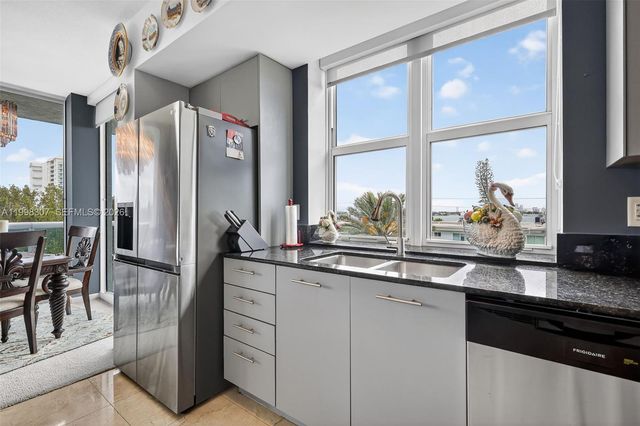 7910 Harbor Island Dr 406, North Bay Village, FL 33141