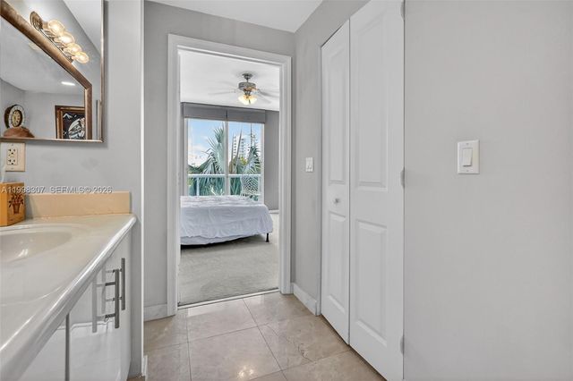 7910 Harbor Island Dr 406, North Bay Village, FL 33141