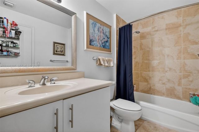 7910 Harbor Island Dr 406, North Bay Village, FL 33141