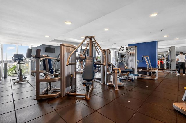 7910 Harbor Island Dr 406, North Bay Village, FL 33141