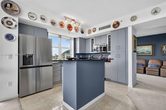 7910 Harbor Island Dr 406, North Bay Village, FL 33141