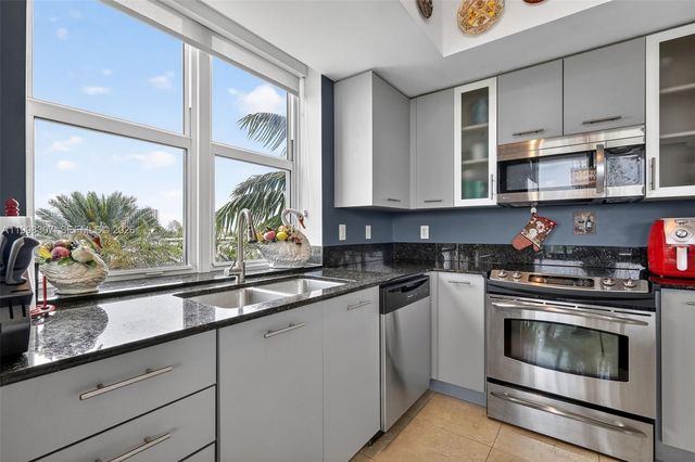 7910 Harbor Island Dr 406, North Bay Village, FL 33141