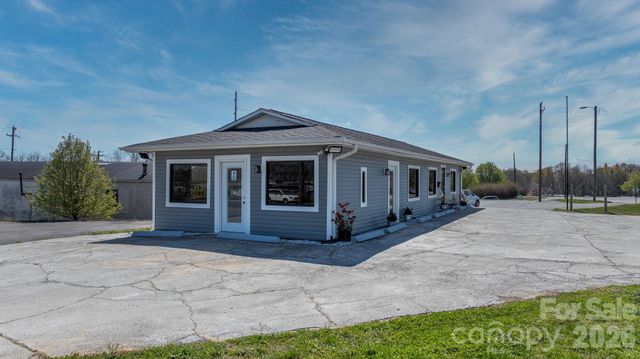 121 13th Street SW, Hickory, NC 28602