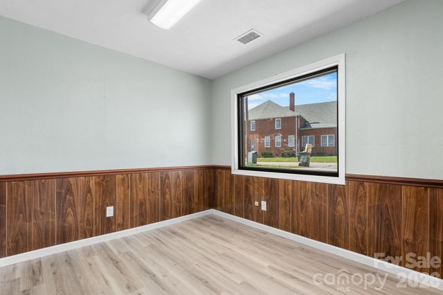 121 13th Street SW, Hickory, NC 28602