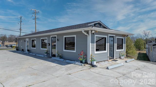 121 13th Street SW, Hickory, NC 28602