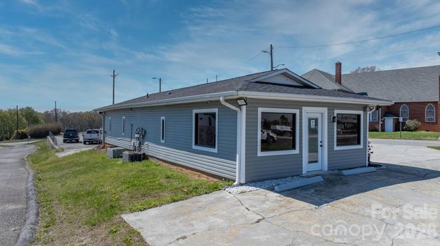 121 13th Street SW, Hickory, NC 28602