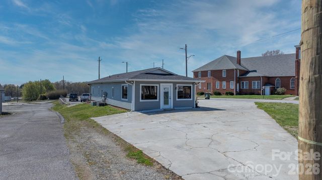 121 13th Street SW, Hickory, NC 28602