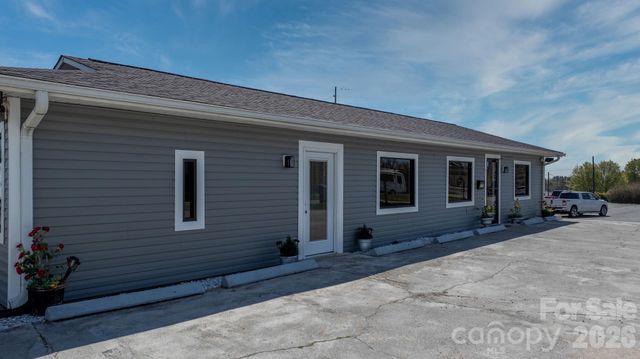 121 13th Street SW, Hickory, NC 28602