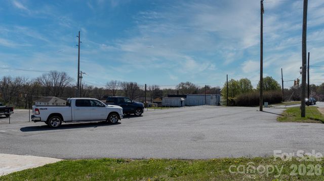 121 13th Street SW, Hickory, NC 28602