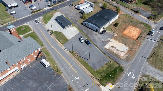 121 13th Street SW, Hickory, NC 28602