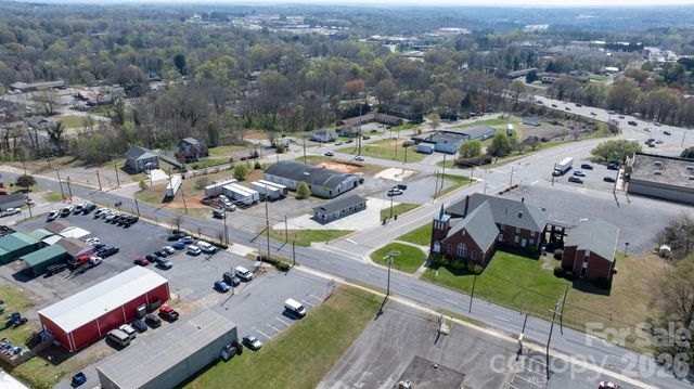 121 13th Street SW, Hickory, NC 28602