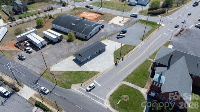 121 13th Street SW, Hickory, NC 28602