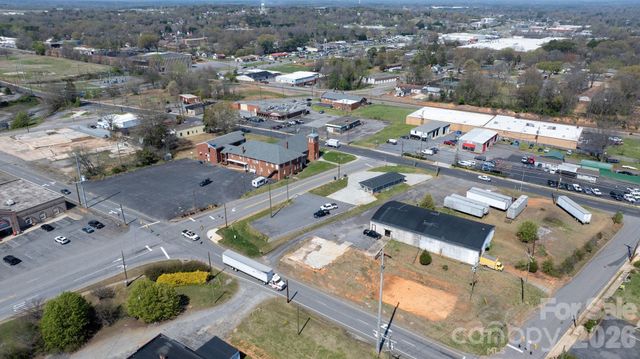 121 13th Street SW, Hickory, NC 28602